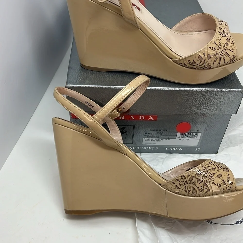 Prada Sz 37 Nude Cream Beige Patent Leather Wedge Sandals w/Original Box